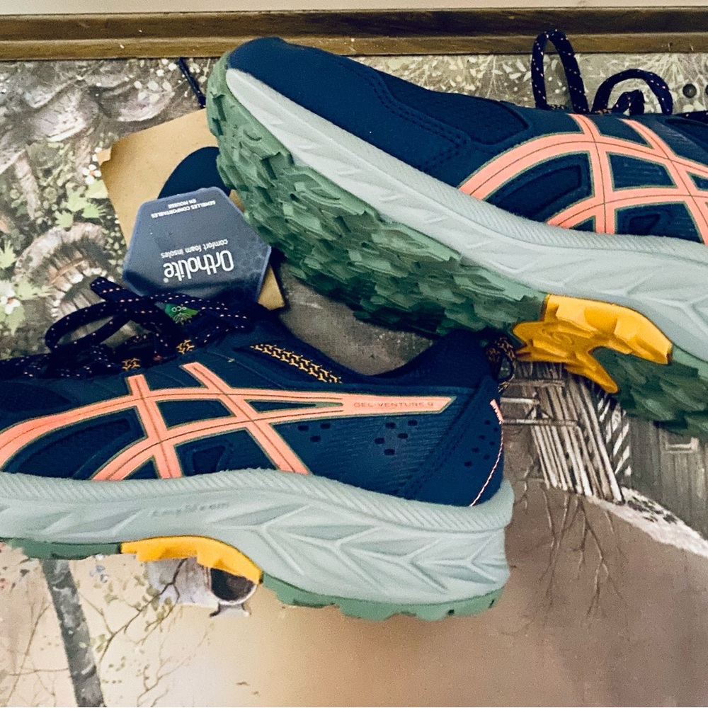Size 8 Women’s ASICS